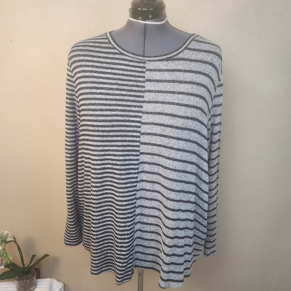 Lane Bryant Sweaters - Lane Bryant Gray and White Striped Long Sleeve Sweatshirt 22/24 (8001)